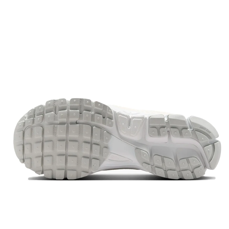 Nike Low-Top Sneakers – White and Cream with Sculpted Sole